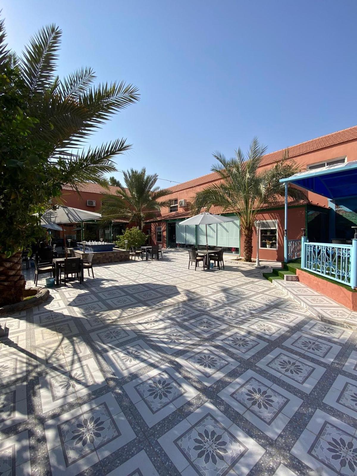 فندق ادوماتو Adomato Hotel Dawmat al-Jandal Luaran gambar